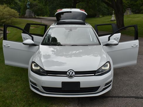 Used 2015 Volkswagen Golf TDI SEL w/ Lighting Package (SEL) FWD image 2