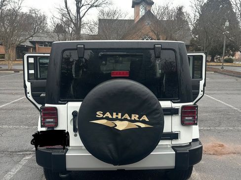 Used 2013 Jeep Wrangler Unlimited Sahara image 29