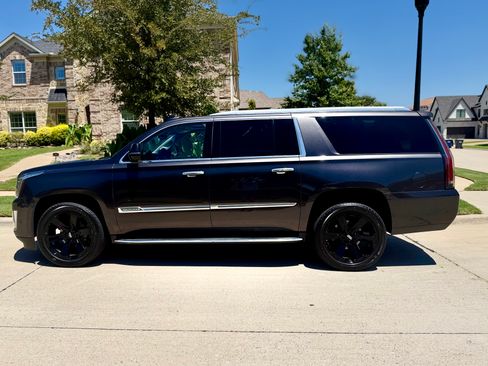 Used 2018 Cadillac Escalade ESV Luxury AWD/4WD image 1
