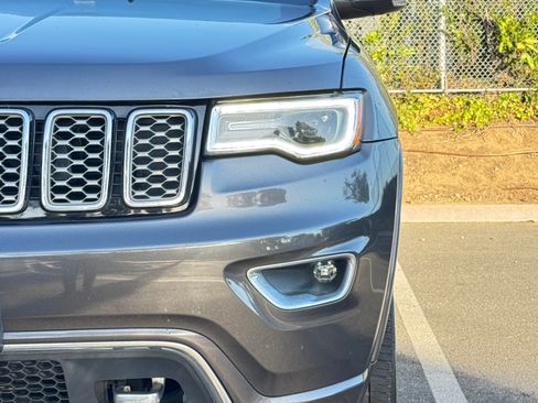 Used 2017 Jeep Grand Cherokee Overland AWD/4WD image 9