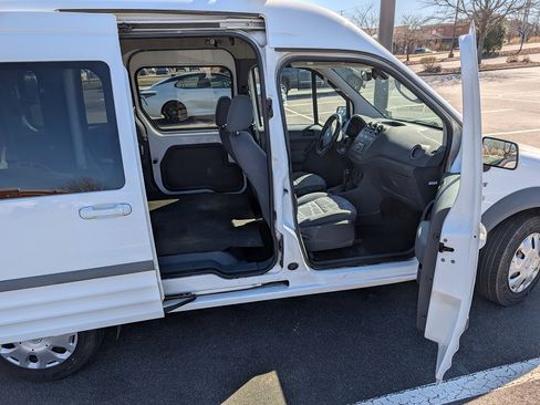 Used 2011 Ford Transit Connect XLT Premium image 6