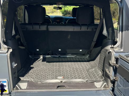 Used 2017 Jeep Wrangler Unlimited Sahara w/ Connectivity Group image 11