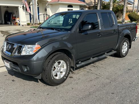 Used 2012 Nissan Frontier SV RWD image 5