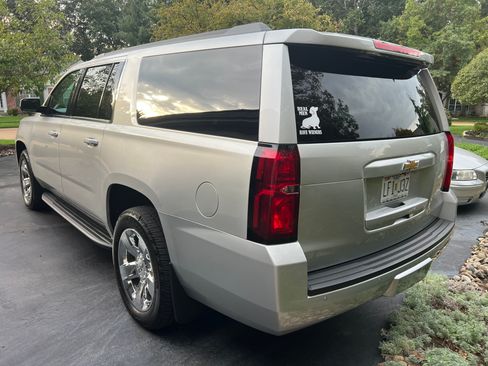Used 2020 Chevrolet Suburban LT image 5