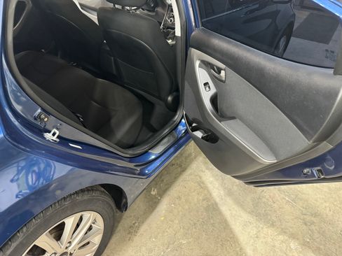 Used 2015 Hyundai Elantra SE w/ Option Group 03 image 9