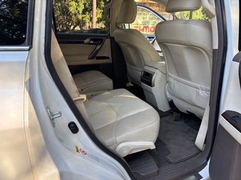 Used 2017 Lexus GX 460 image 6