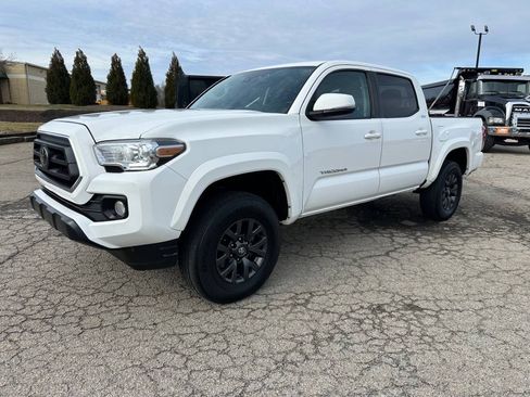 Used 2023 Toyota Tacoma SR5 w/ Technology Package image 6