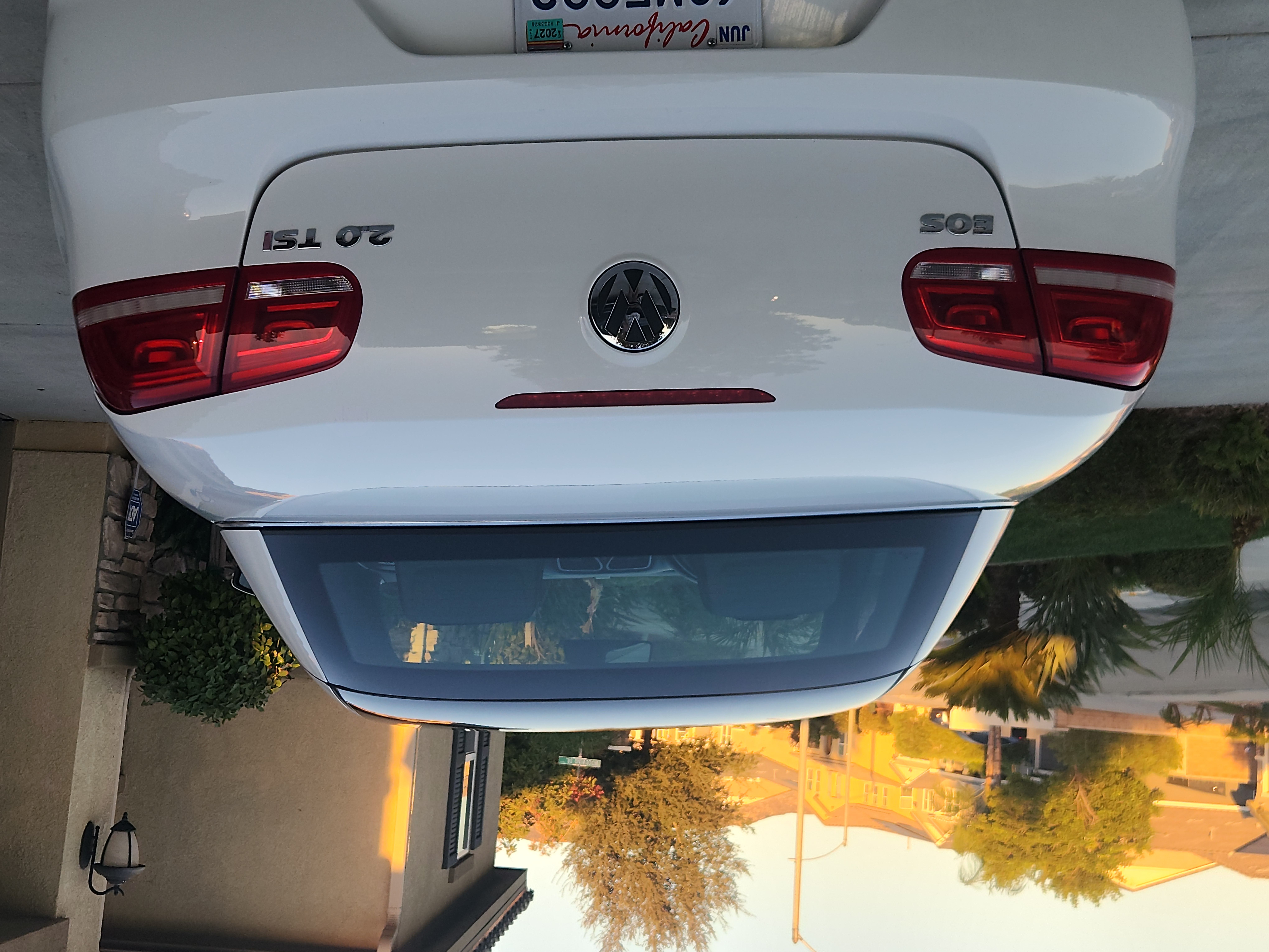 Used 2012 Volkswagen Eos Komfort FWD image 1
