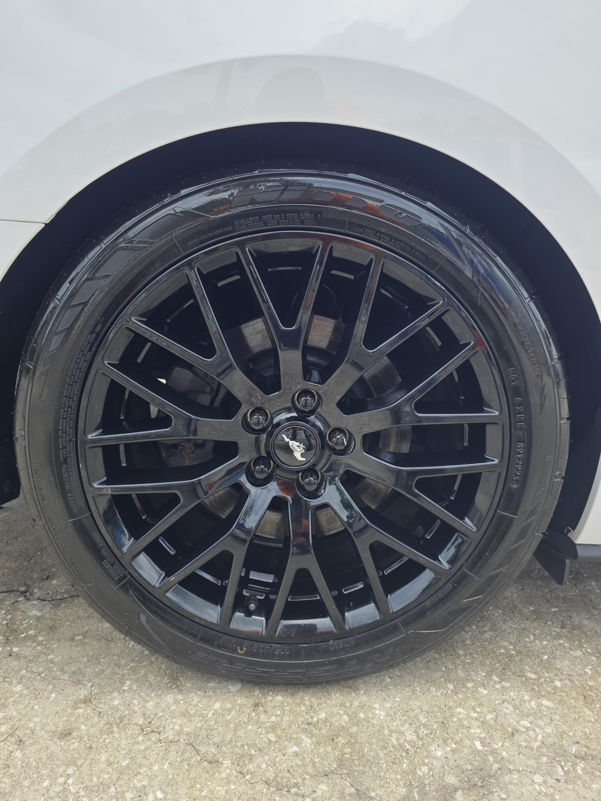 Used 2016 Ford Mustang GT w/ GT Performance Package RWD image 10