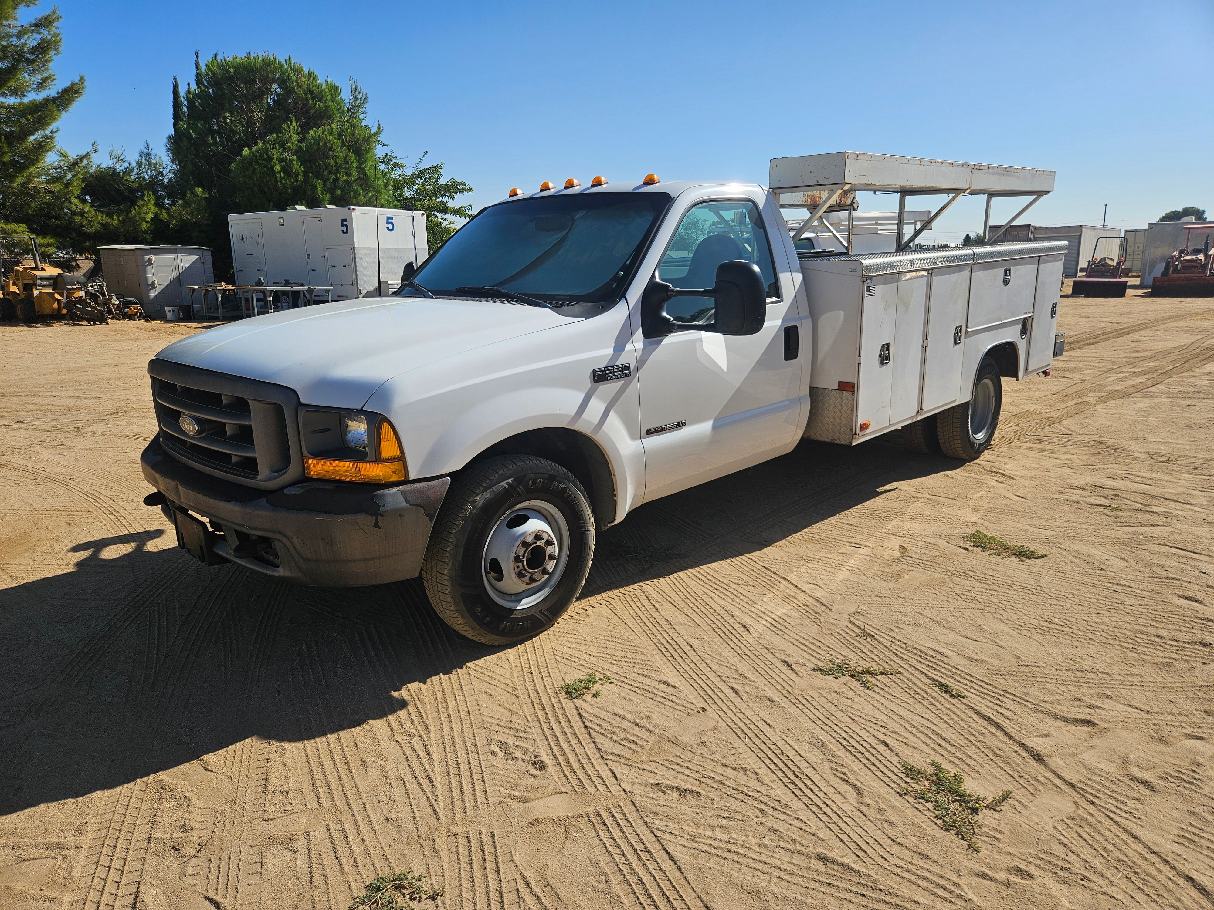Used 2000 Ford F350 2WD Regular Cab DRW Super Duty image 1