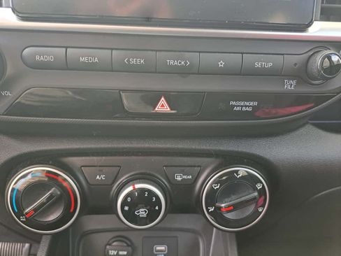 Used 2021 Hyundai Venue SE image 11