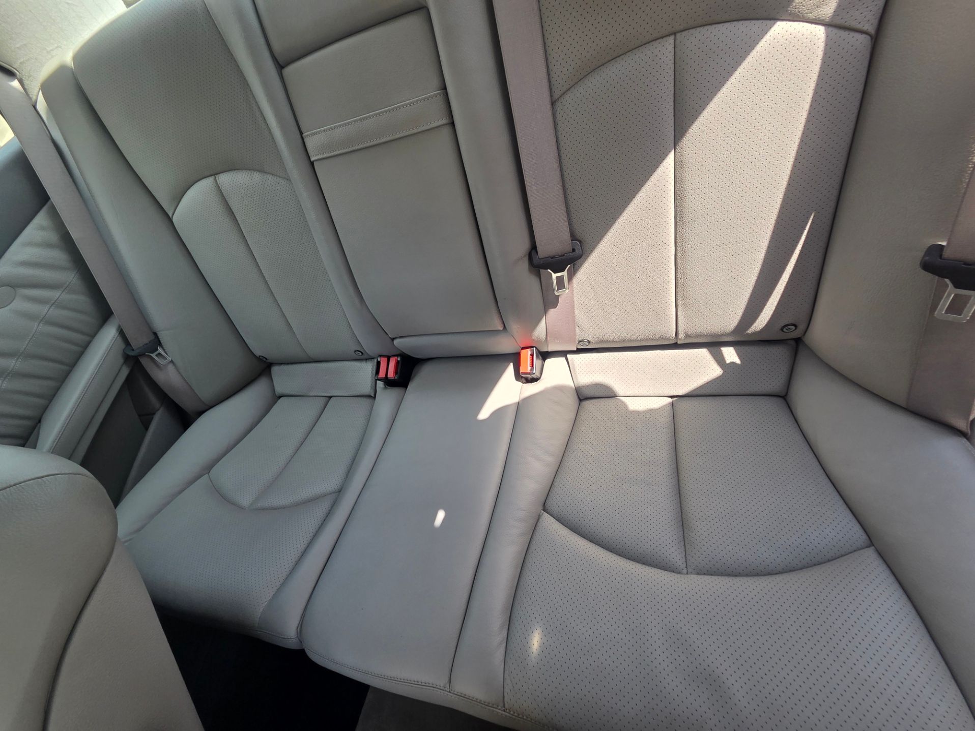 Used 2006 Mercedes-Benz E 320 CDI Sedan image 14