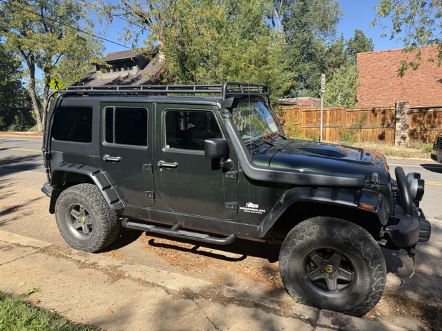 Used 2010 Jeep Wrangler Unlimited Rubicon w/ Dual Top Group AWD/4WD image 4
