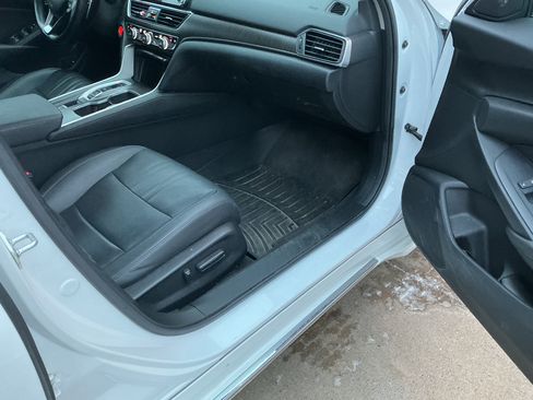 Used 2021 Honda Accord Touring image 12