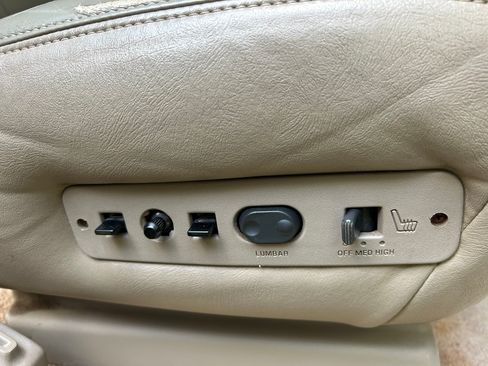 Used 1998 Chevrolet Suburban 4WD w/ Preferred Equipment Group 3 image 8