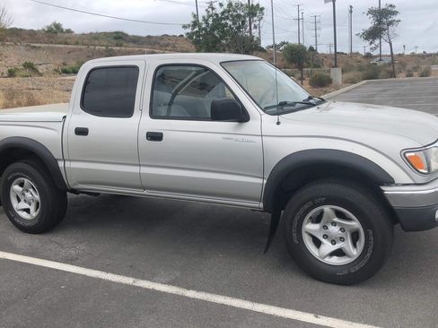 Used 2002 Toyota Tacoma PreRunner image 1