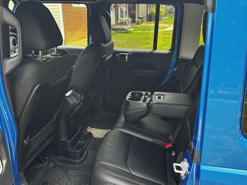 Used 2025 Jeep Wrangler Unlimited Rubicon w/ Technology Group image 6