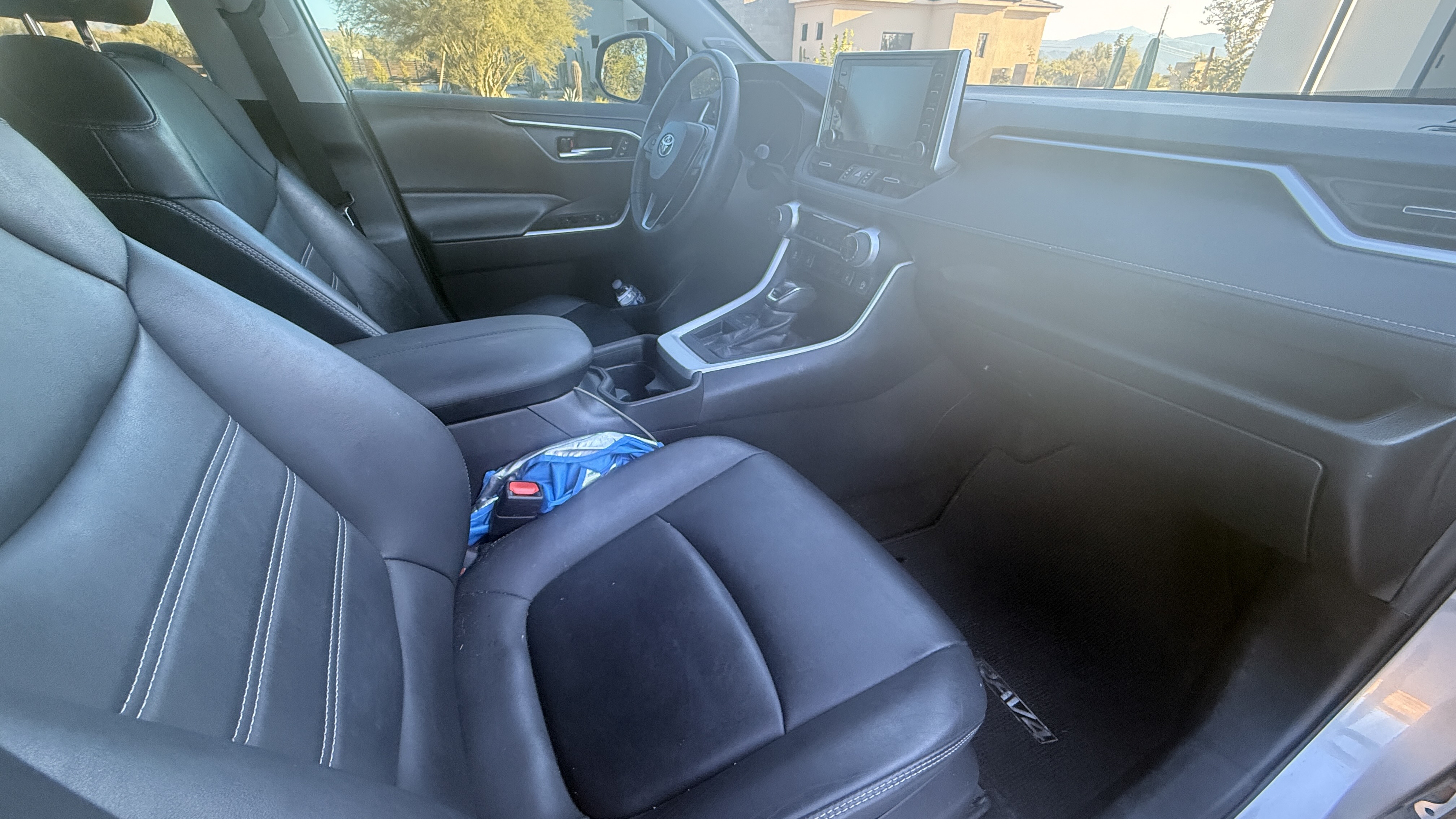Used 2021 Toyota RAV4 XLE Premium FWD image 5