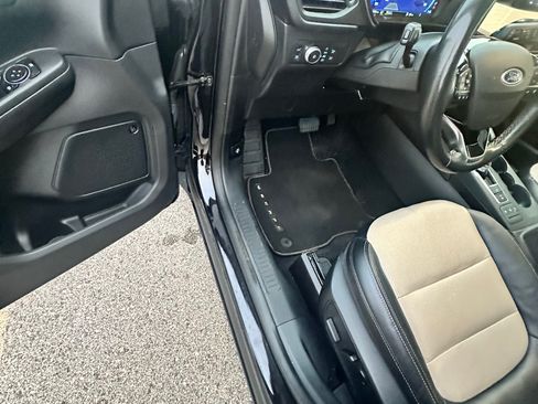 Used 2021 Ford Escape Titanium w/ Titanium Elite Package AWD/4WD image 19