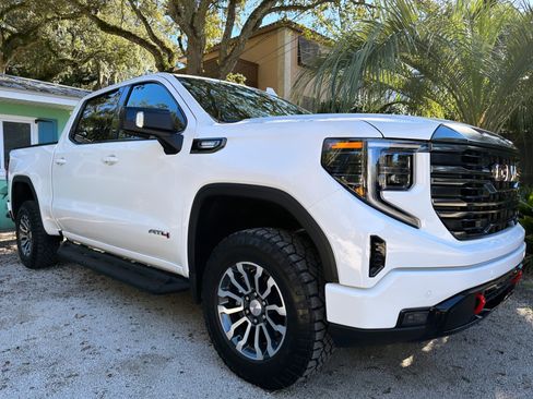 Used 2023 GMC Sierra 1500 AT4 w/ AT4 Premium Package AWD/4WD image 17