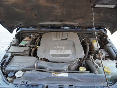 Used 2012 Jeep Wrangler Sport w/ Connectivity Group AWD/4WD image 26