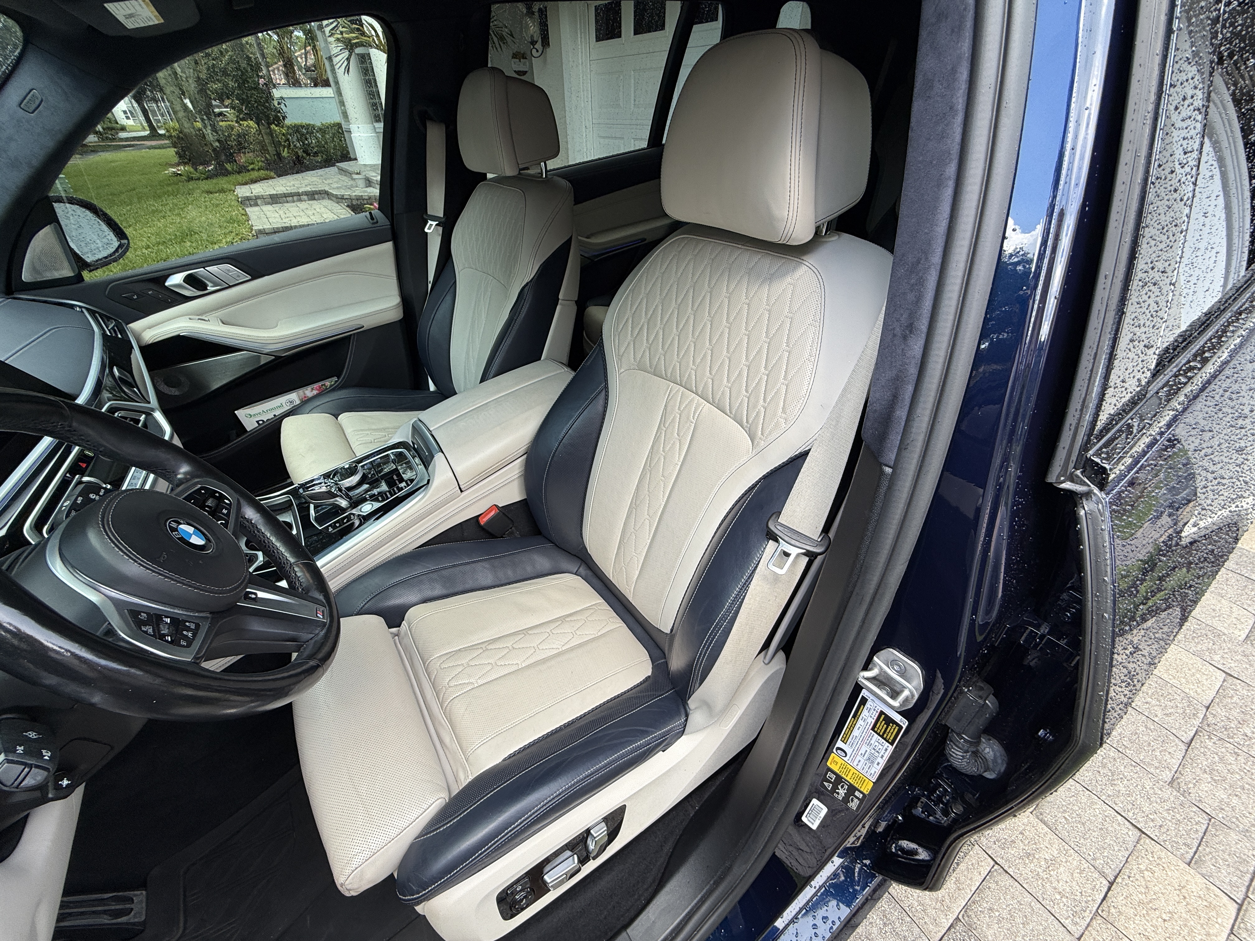 Used 2021 BMW X7 M50i w/ Dynamic Handling Package AWD/4WD image 14