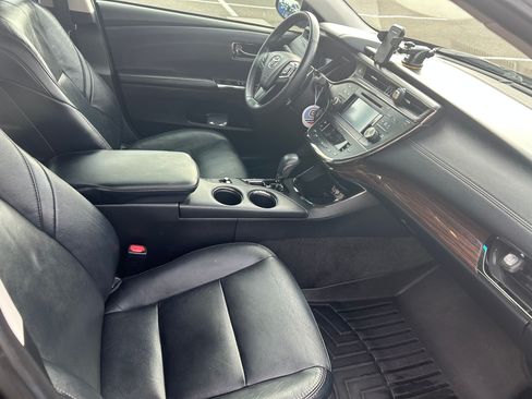 Used 2015 Toyota Avalon XLE image 18