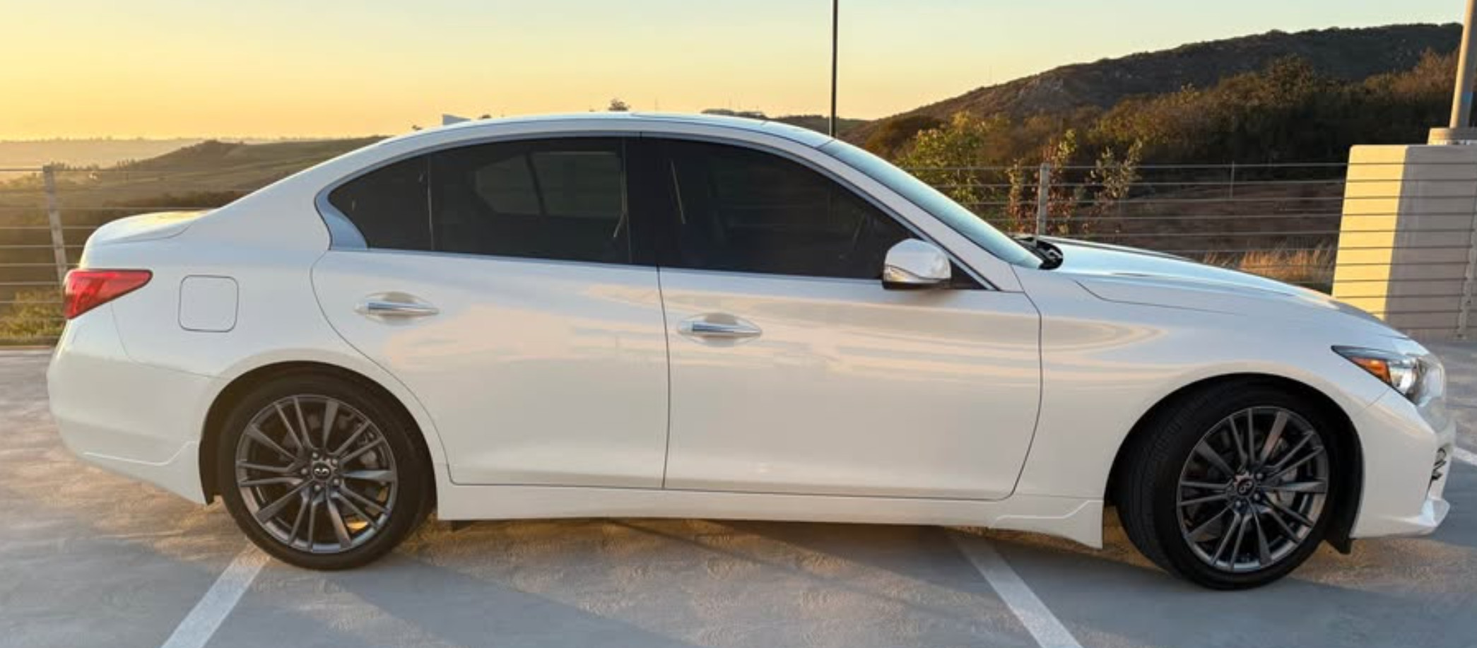 Used 2017 INFINITI Q50 Sport RWD image 2
