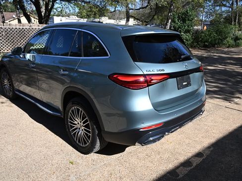 Used 2025 Mercedes-Benz GLC 300 4MATIC image 5