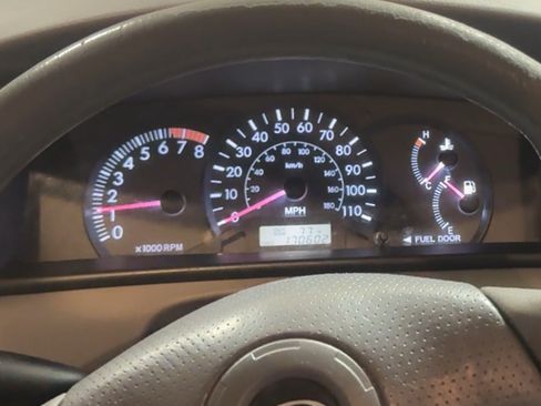 Used 2005 Toyota Corolla CE image 11