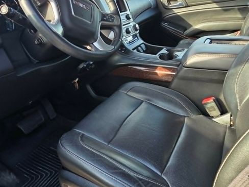 Used 2017 GMC Yukon XL SLT AWD/4WD image 9
