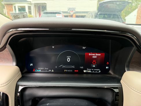 Used 2022 Lincoln Nautilus Reserve image 16