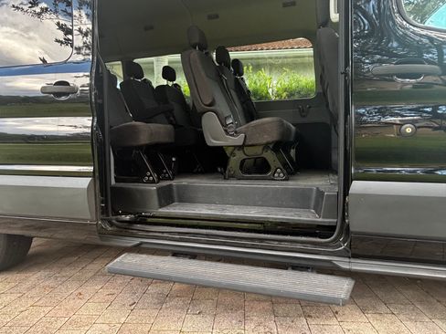 Used 2017 Ford Transit 350 XLT image 9