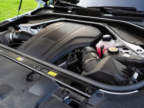 Used 2024 Land Rover Range Rover SE image 16