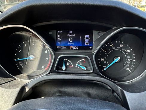 Used 2016 Ford Focus SE w/ SE Sport Package image 13