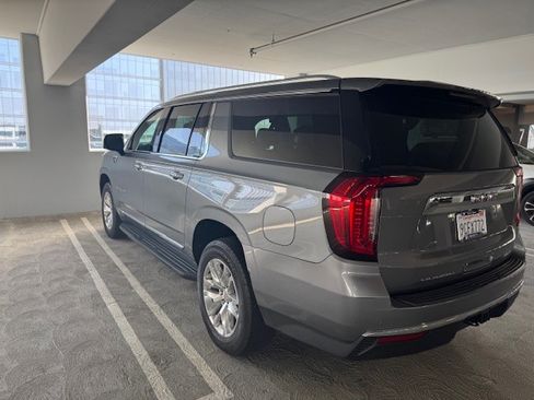 Used 2022 GMC Yukon XL SLT w/ SLT Luxury Package image 7