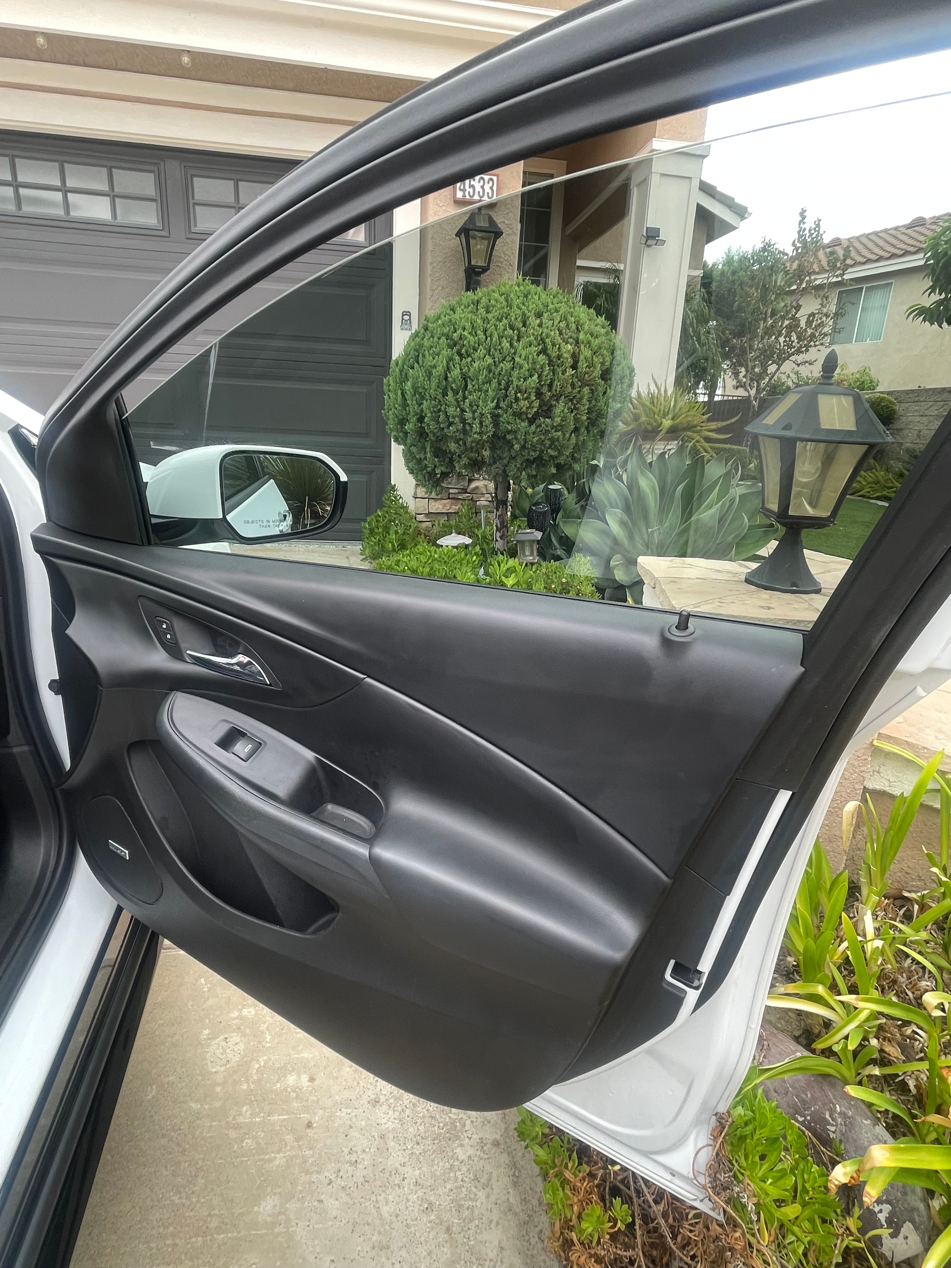 Used 2018 Chevrolet Volt Premier w/ Driver Confidence Package FWD image 28
