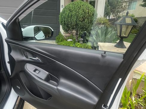 Used 2018 Chevrolet Volt Premier w/ Driver Confidence Package FWD image 28