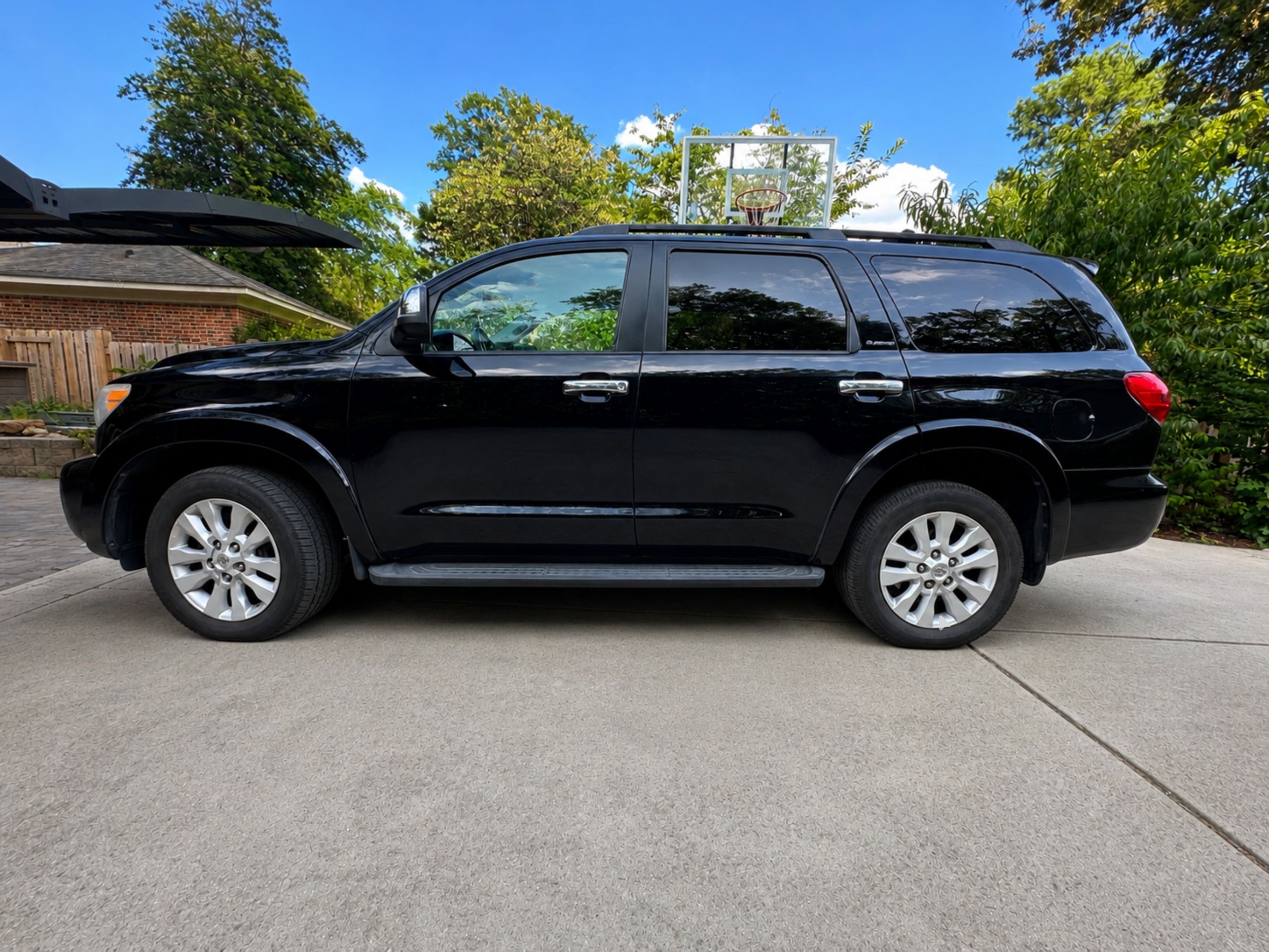Used 2017 Toyota Sequoia Platinum AWD/4WD image 6