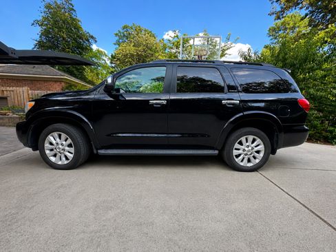 Used 2017 Toyota Sequoia Platinum AWD/4WD image 6