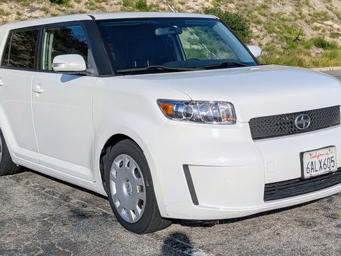 Used 2009 Scion xB image 9