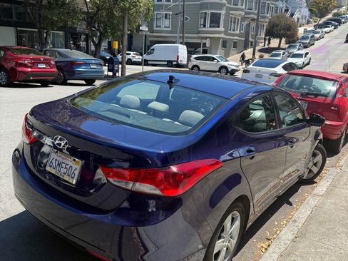 Used 2012 Hyundai Elantra GLS w/ Preferred Pkg 3 FWD image 6