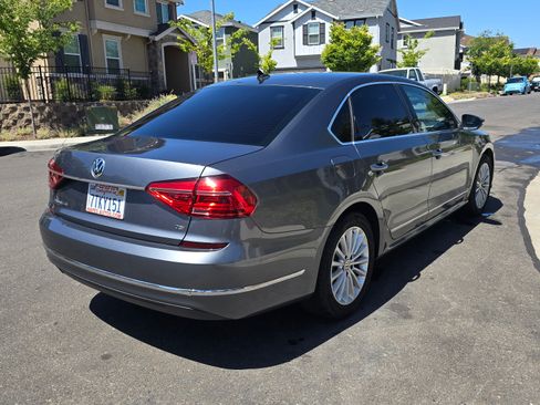 Used 2016 Volkswagen Passat 1.8T SE w/ Lighting Package (P06) image 6