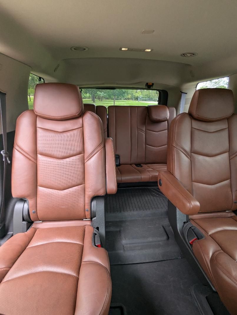 Used 2017 Cadillac Escalade Premium Luxury AWD/4WD image 12