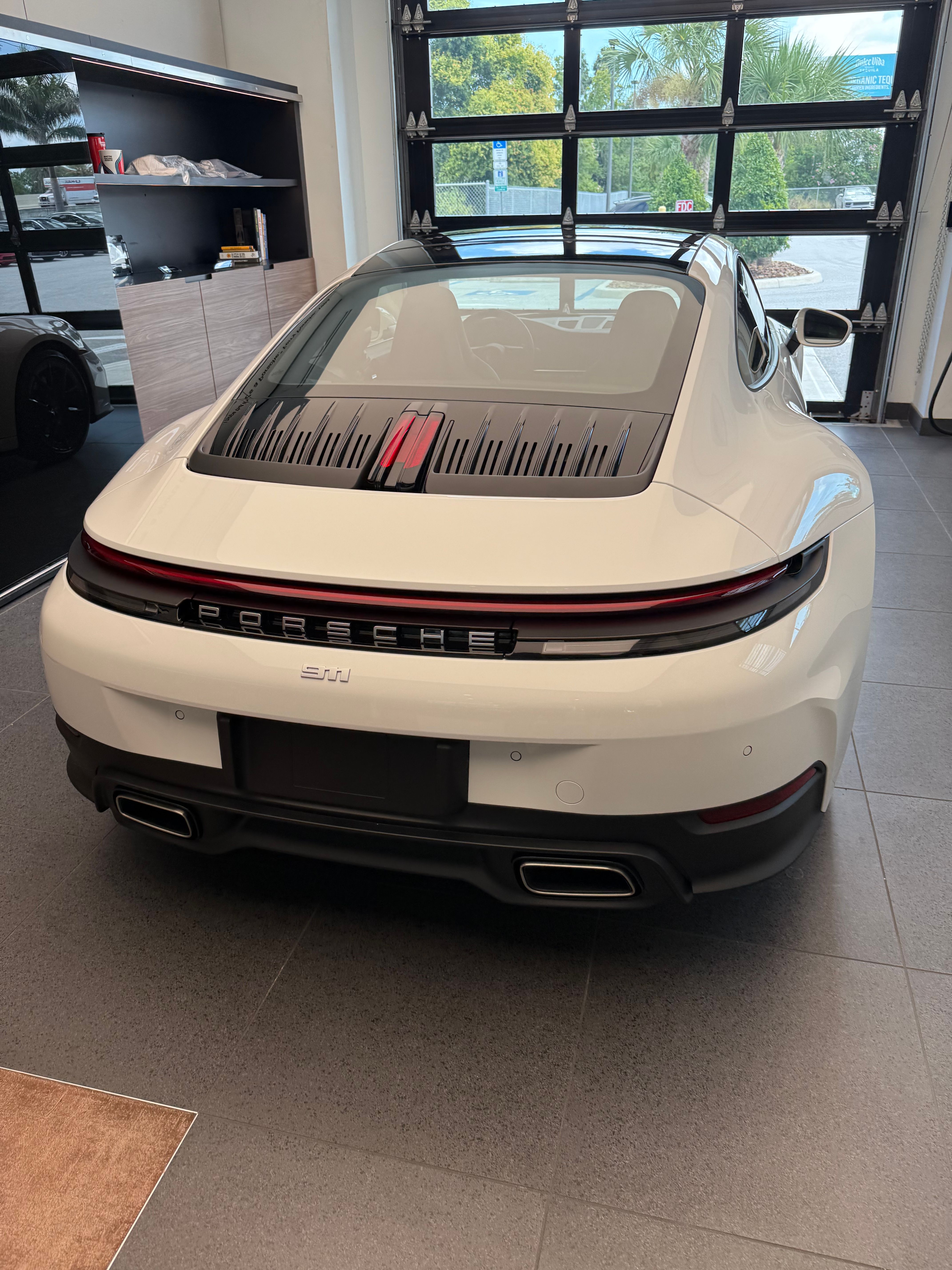 Used 2025 Porsche 911 Carrera RWD image 9