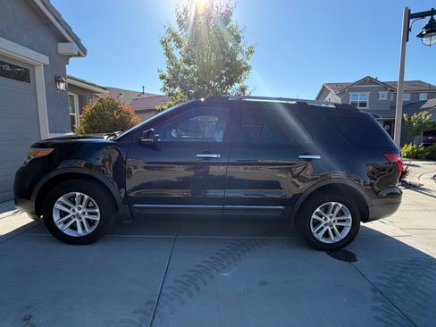 Used 2014 Ford Explorer XLT w/ Equipment Group 202A AWD/4WD image 1