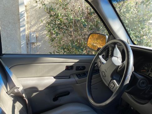 Used 2004 Chevrolet Tahoe Z71 w/ Z71 Preferred Equipment Group image 10