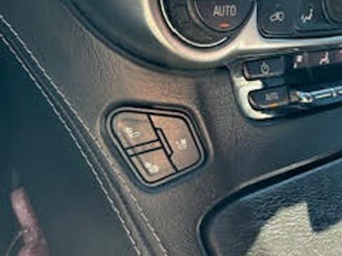 Used 2020 Chevrolet Suburban Premier image 6