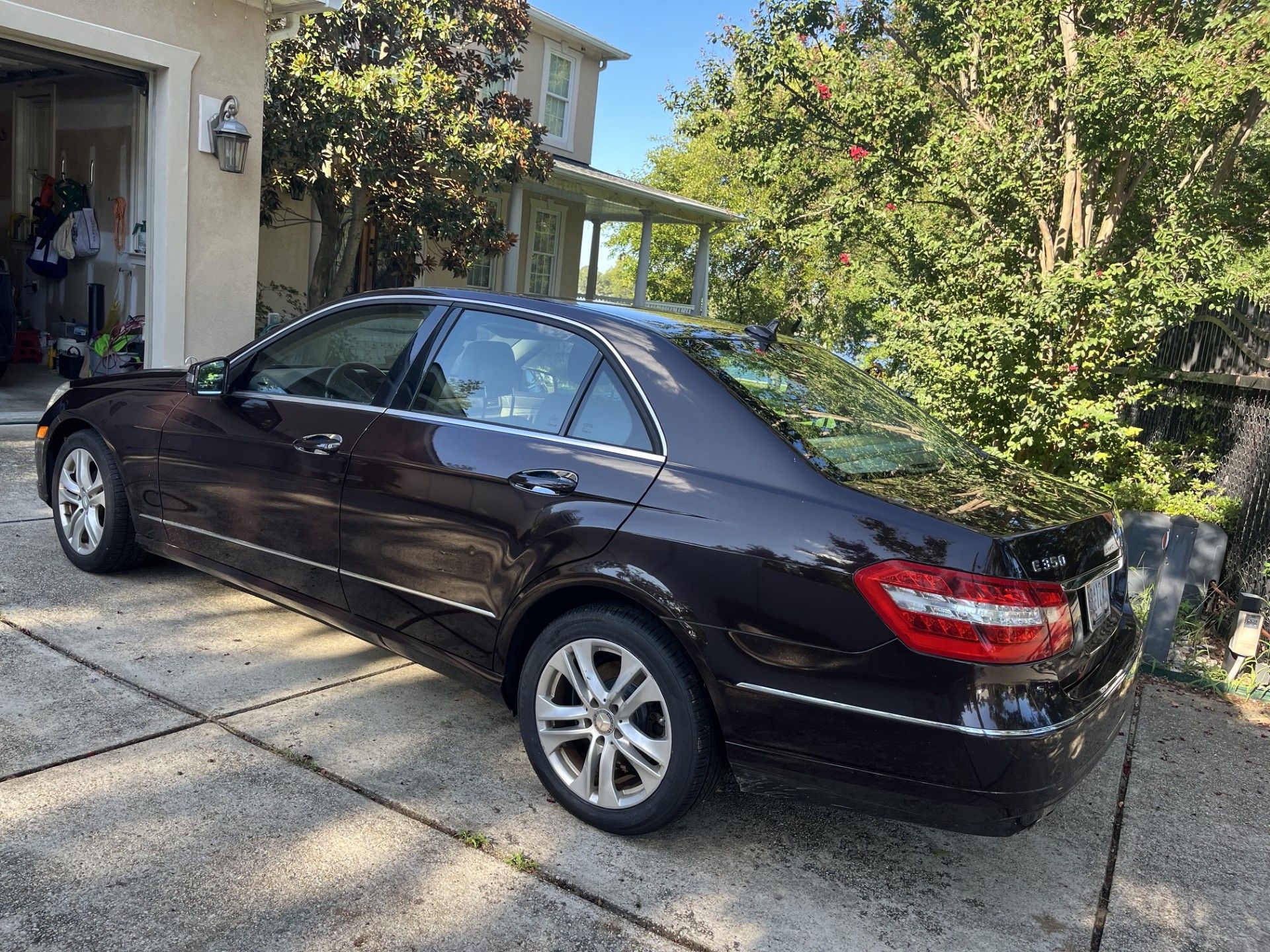 Used 2011 Mercedes-Benz E 350 4MATIC Sedan image 4