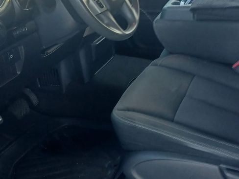 Used 2017 Nissan Titan SV image 10